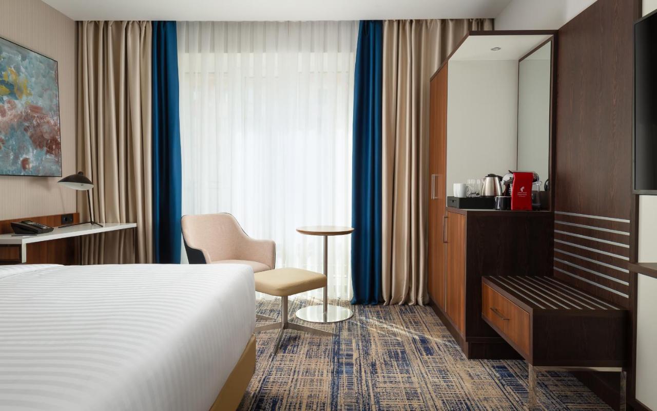 Courtyard By Marriott Tashkent Hotell Exteriör bild