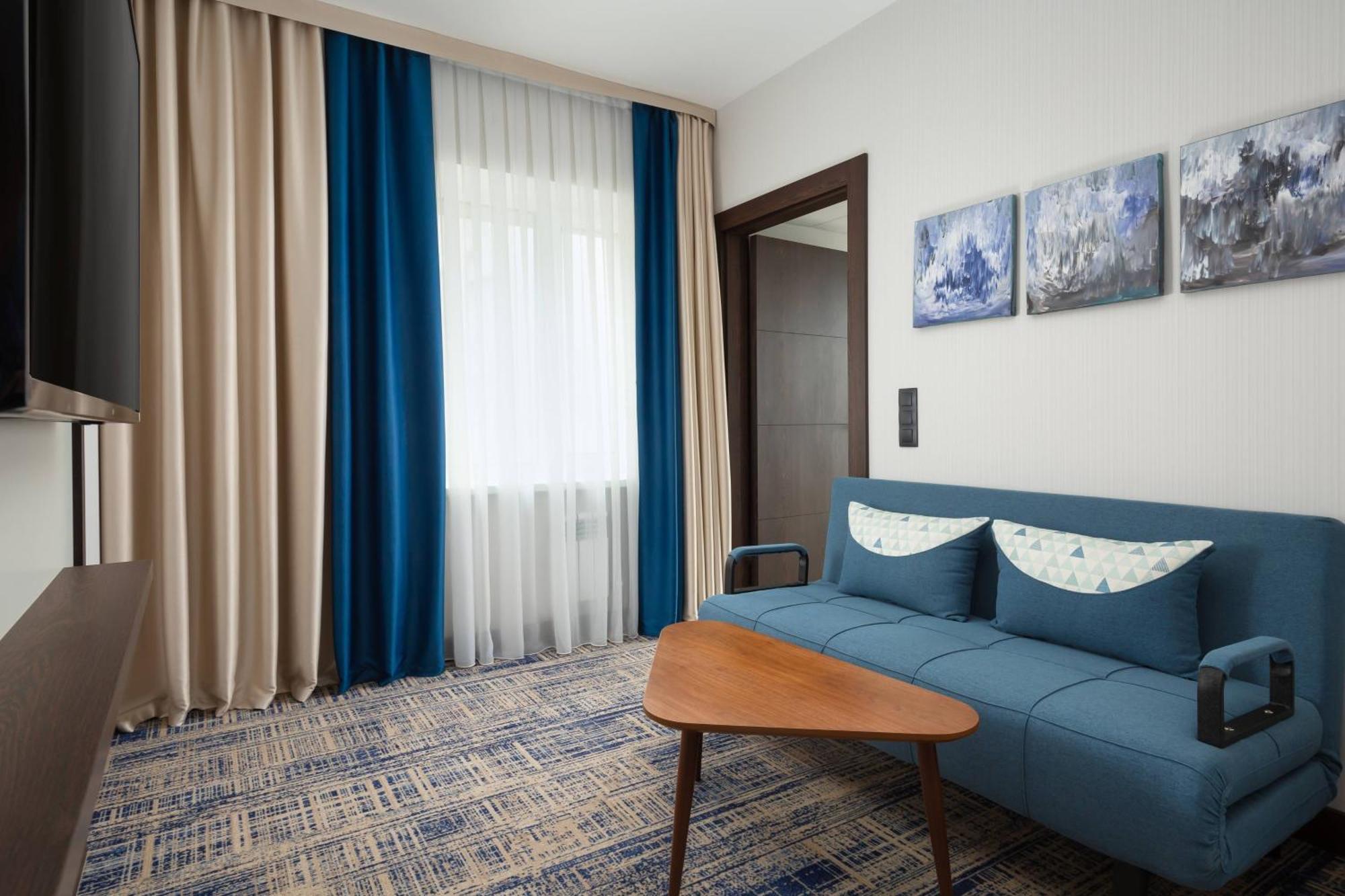 Courtyard By Marriott Tashkent Hotell Exteriör bild