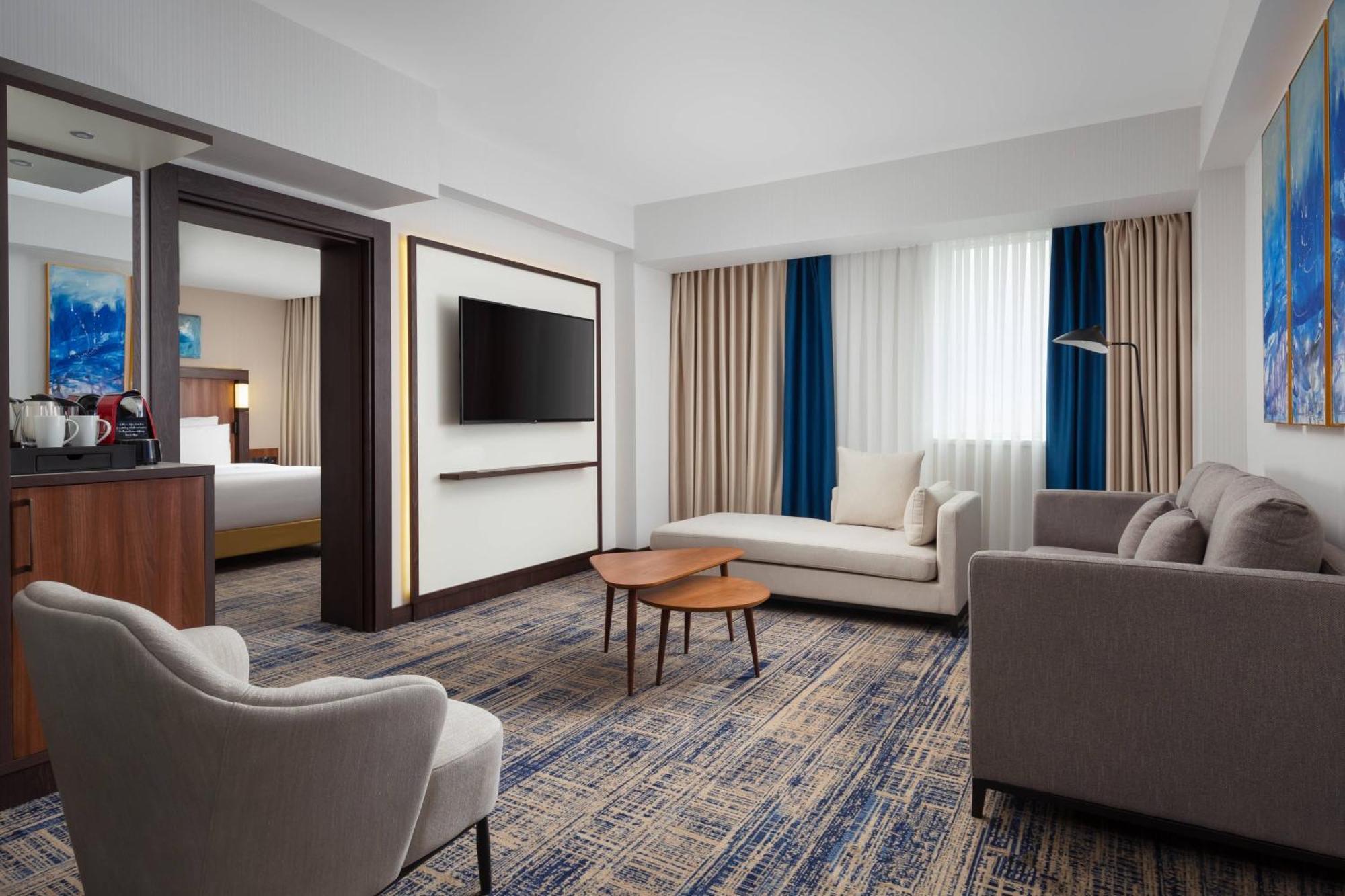 Courtyard By Marriott Tashkent Hotell Exteriör bild