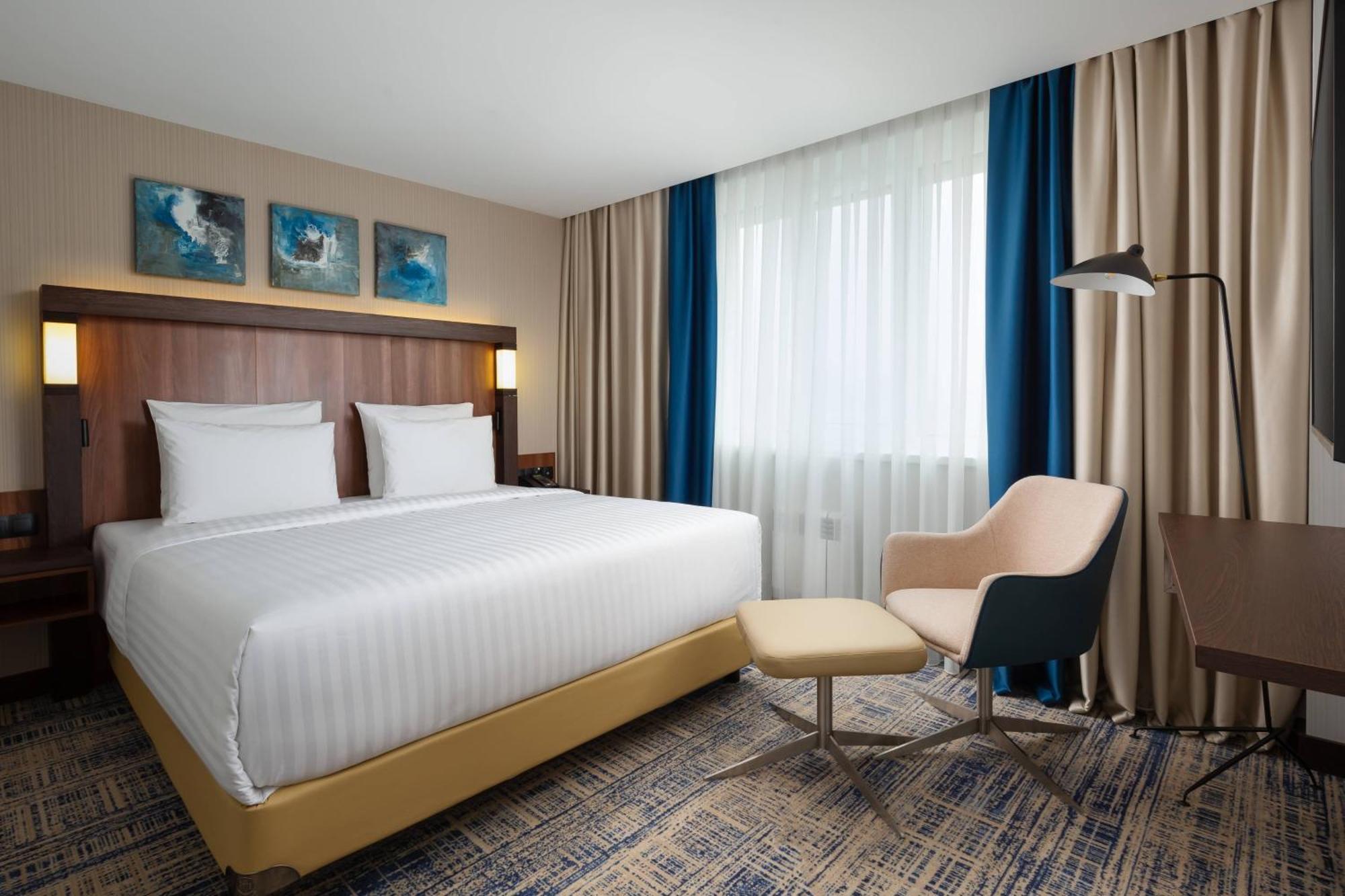 Courtyard By Marriott Tashkent Hotell Exteriör bild