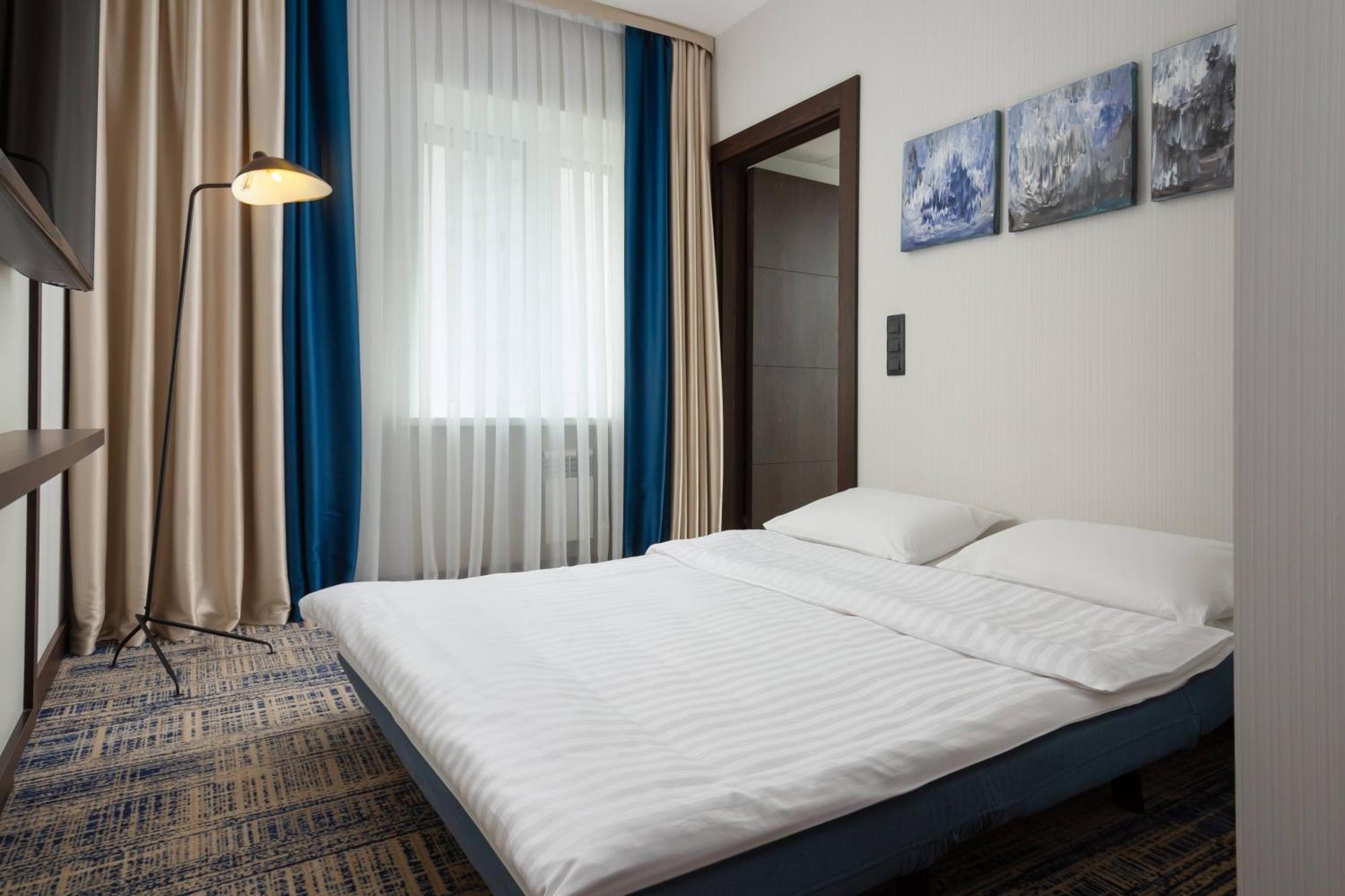 Courtyard By Marriott Tashkent Hotell Exteriör bild