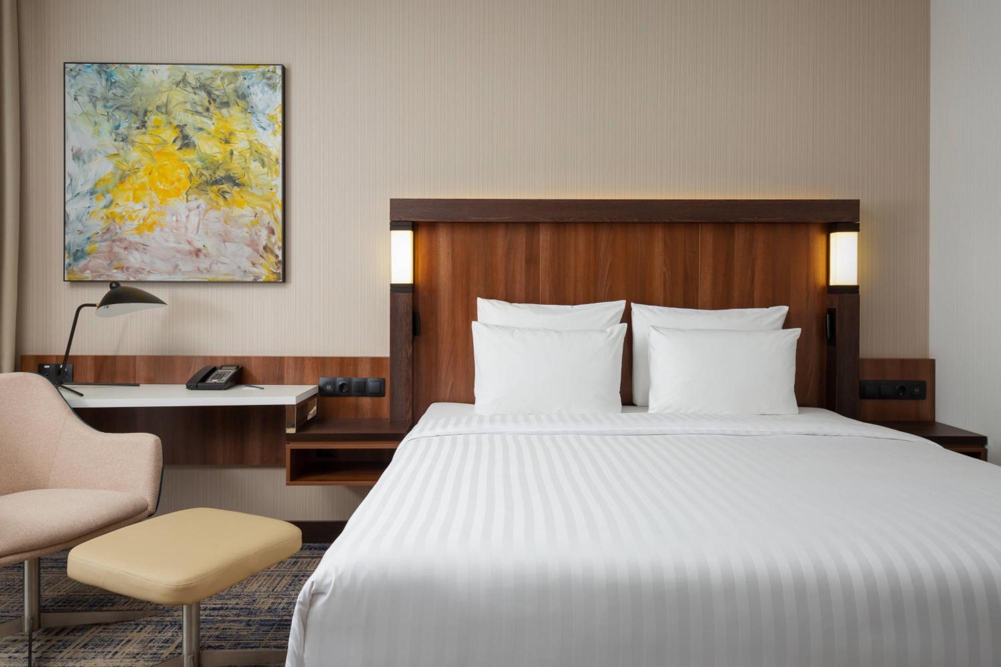 Courtyard By Marriott Tashkent Hotell Exteriör bild