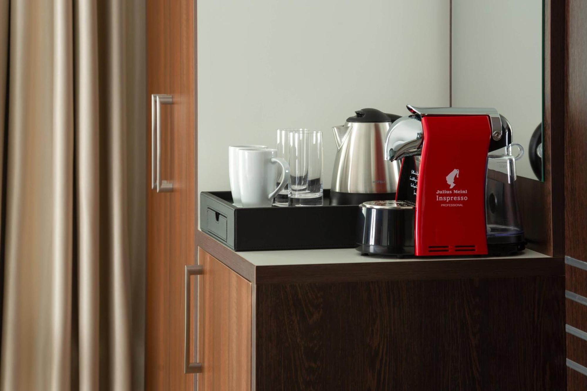 Courtyard By Marriott Tashkent Hotell Exteriör bild