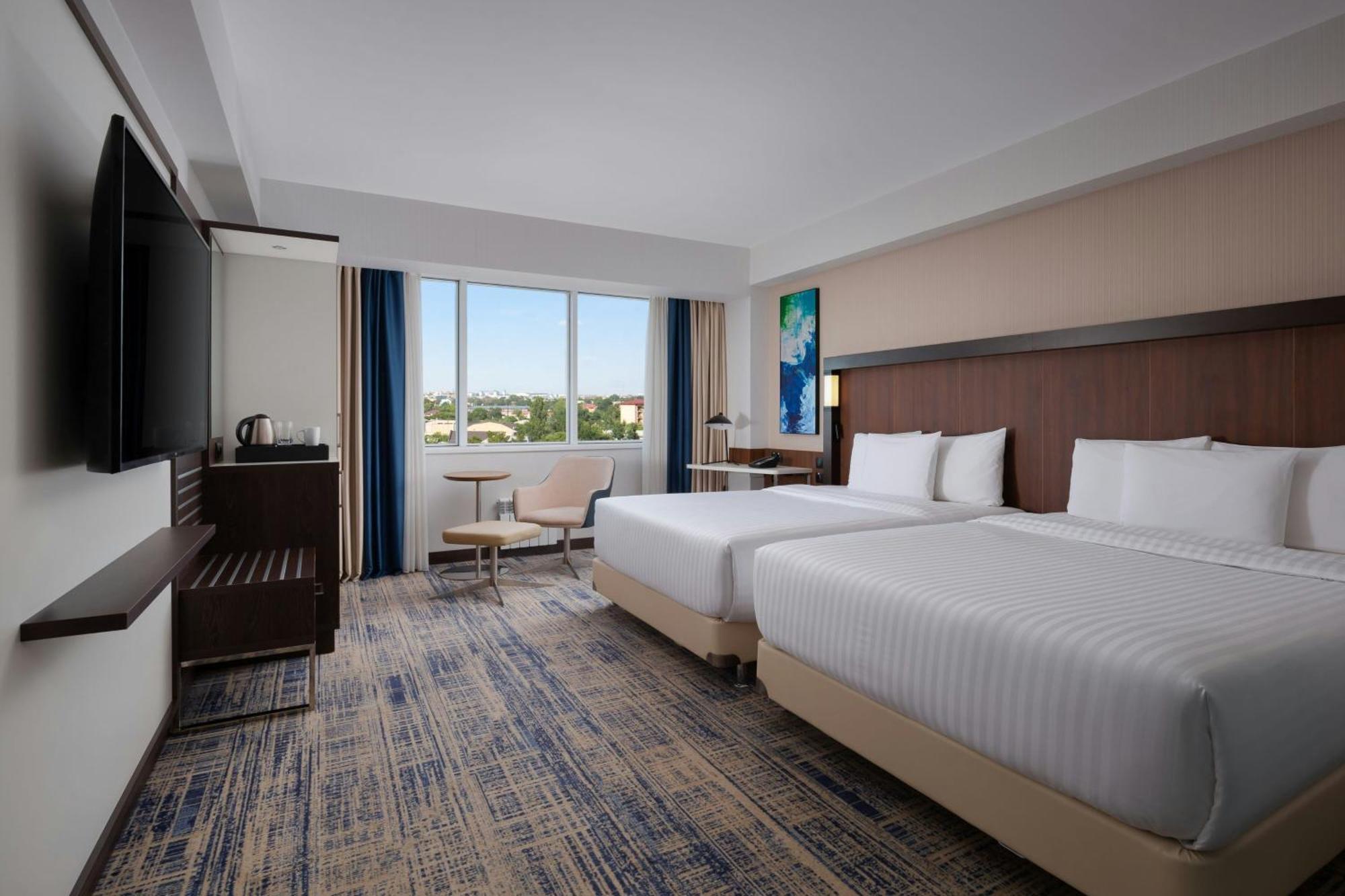 Courtyard By Marriott Tashkent Hotell Exteriör bild