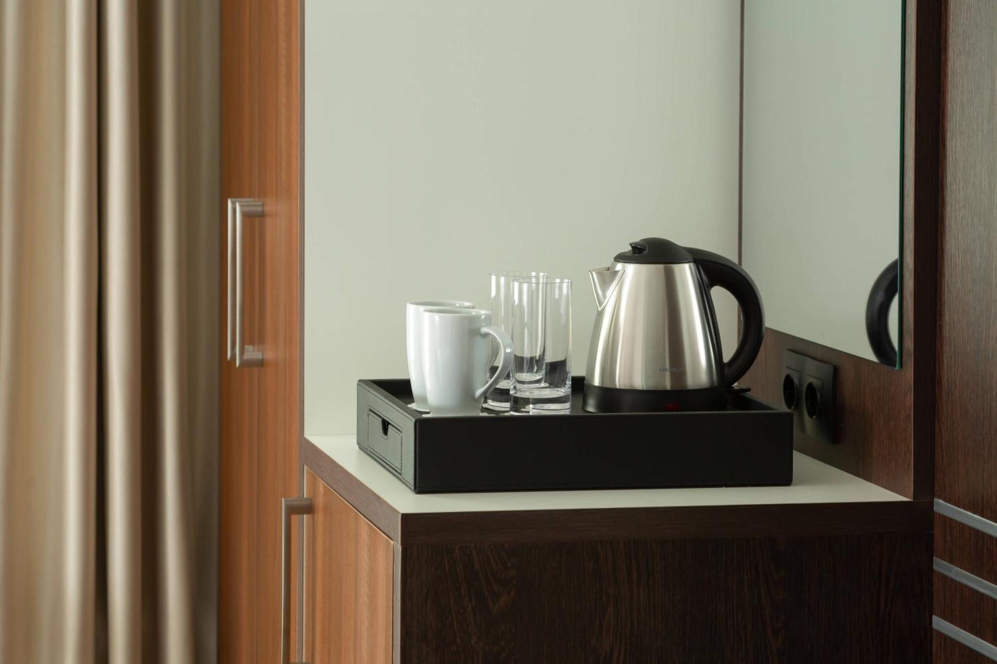 Courtyard By Marriott Tashkent Hotell Exteriör bild