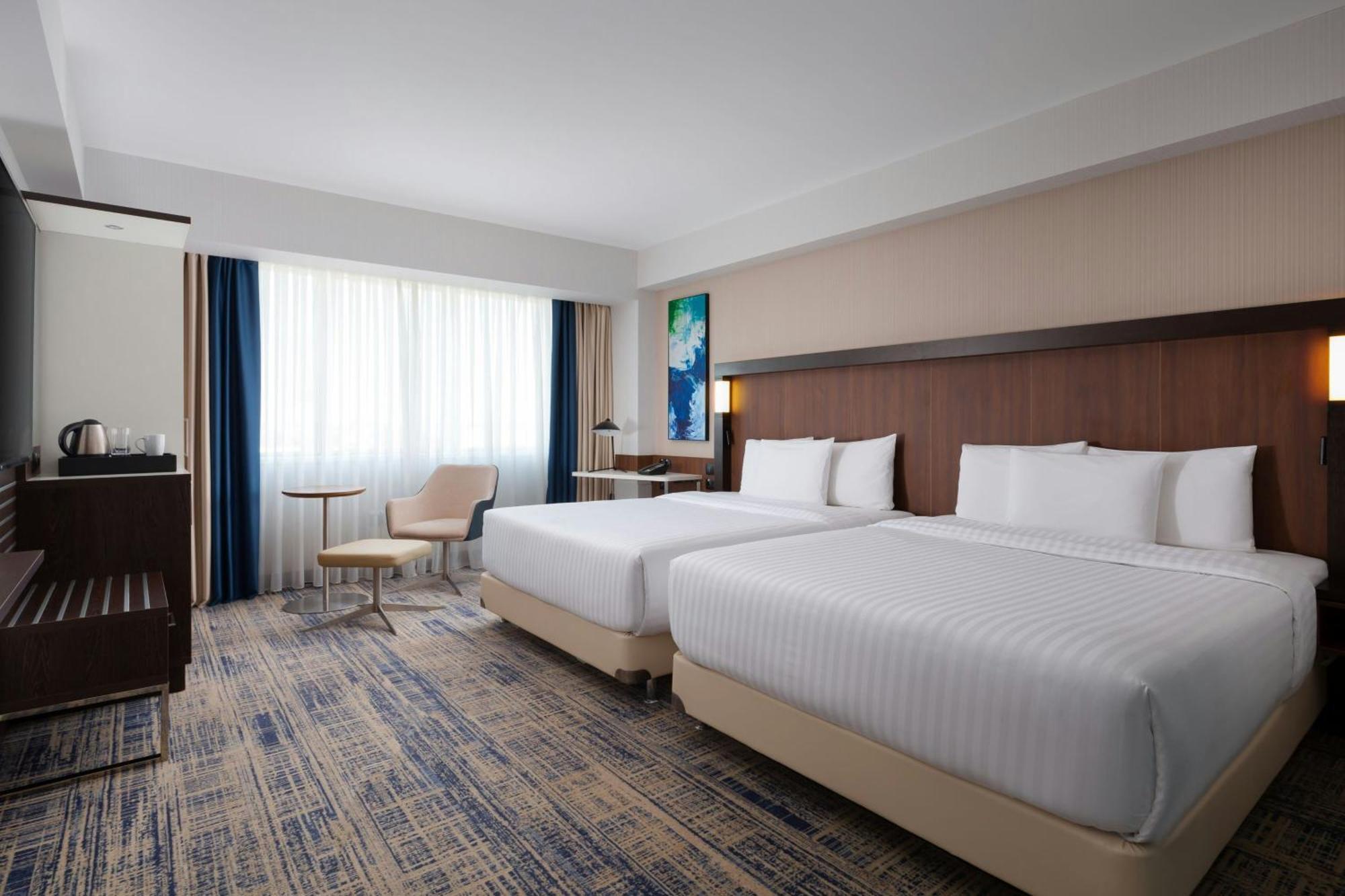 Courtyard By Marriott Tashkent Hotell Exteriör bild