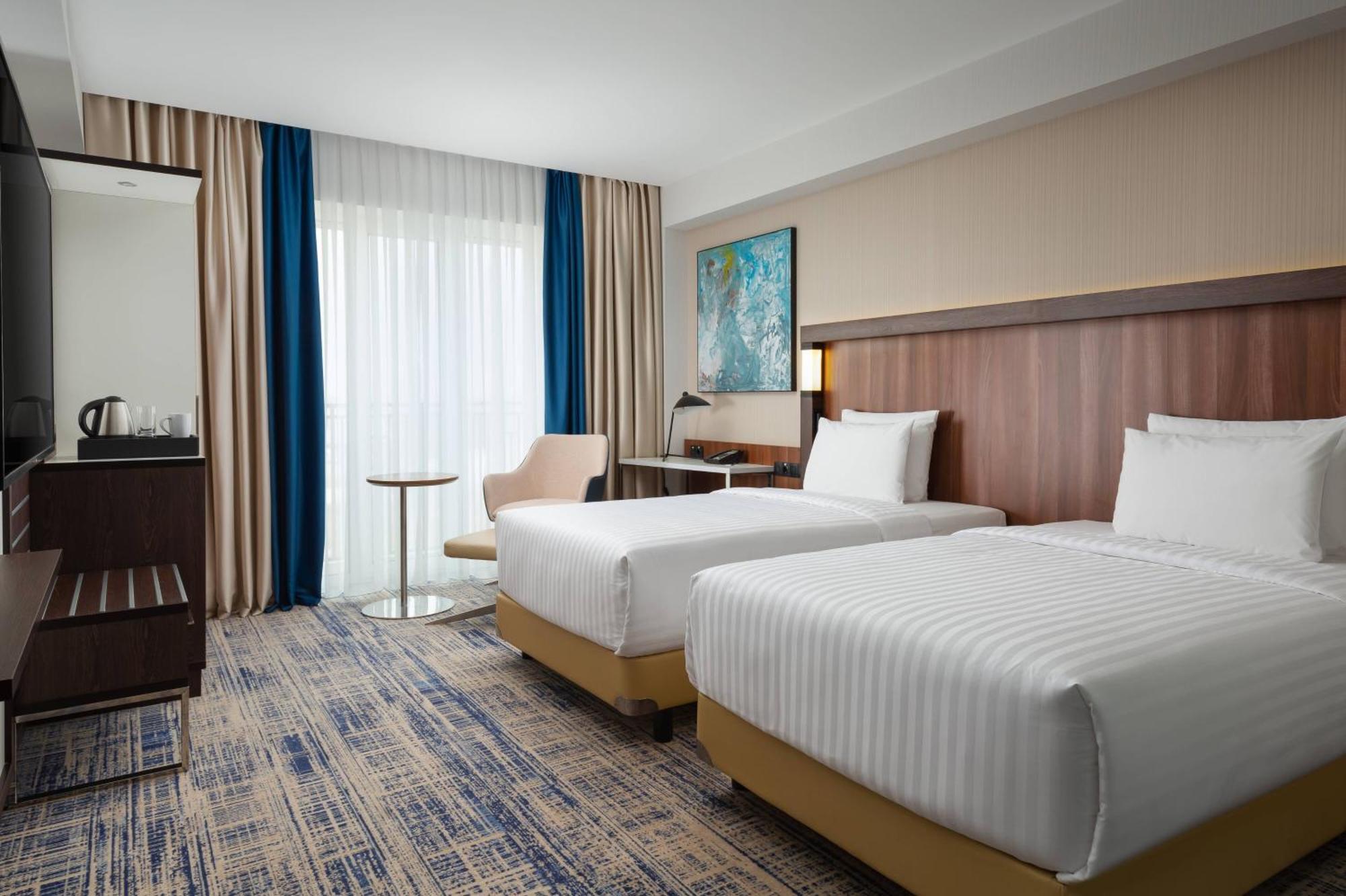 Courtyard By Marriott Tashkent Hotell Exteriör bild