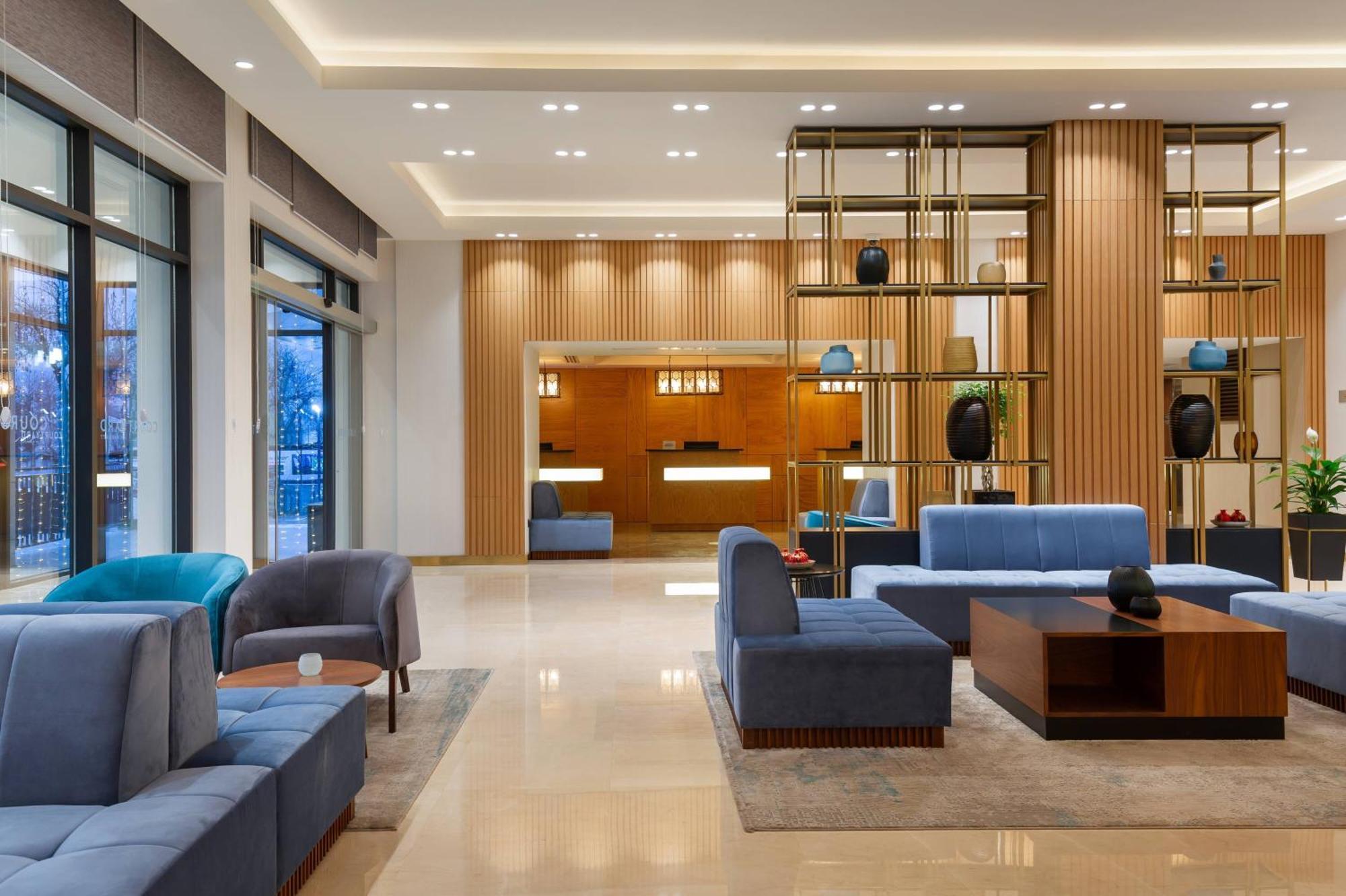 Courtyard By Marriott Tashkent Hotell Exteriör bild