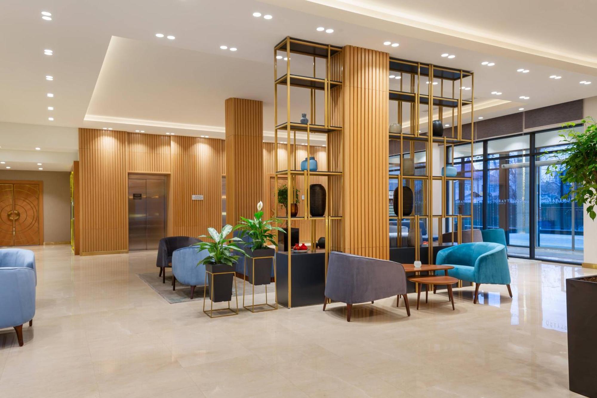 Courtyard By Marriott Tashkent Hotell Exteriör bild