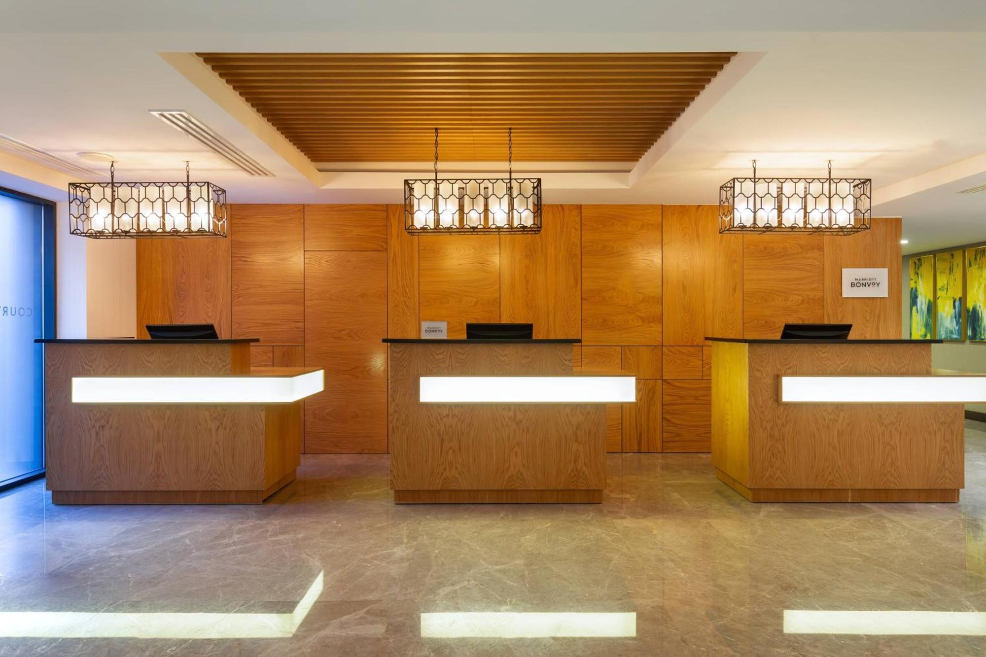 Courtyard By Marriott Tashkent Hotell Exteriör bild